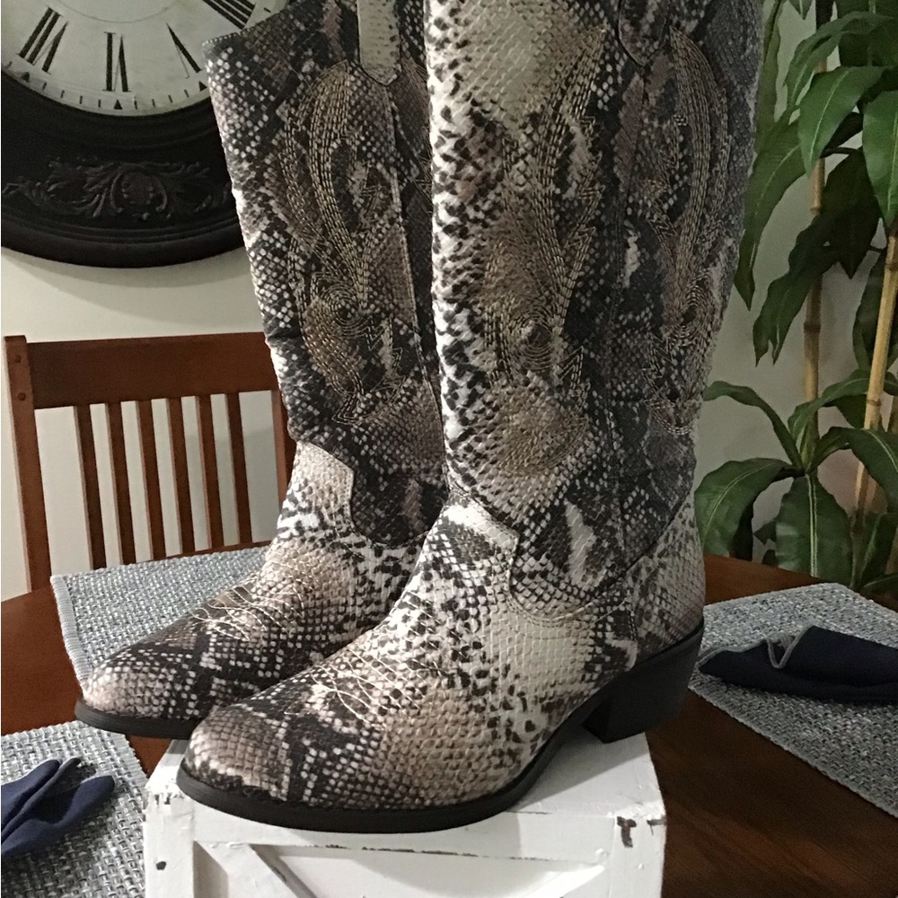 Pierre Dumas Snake patterned boots